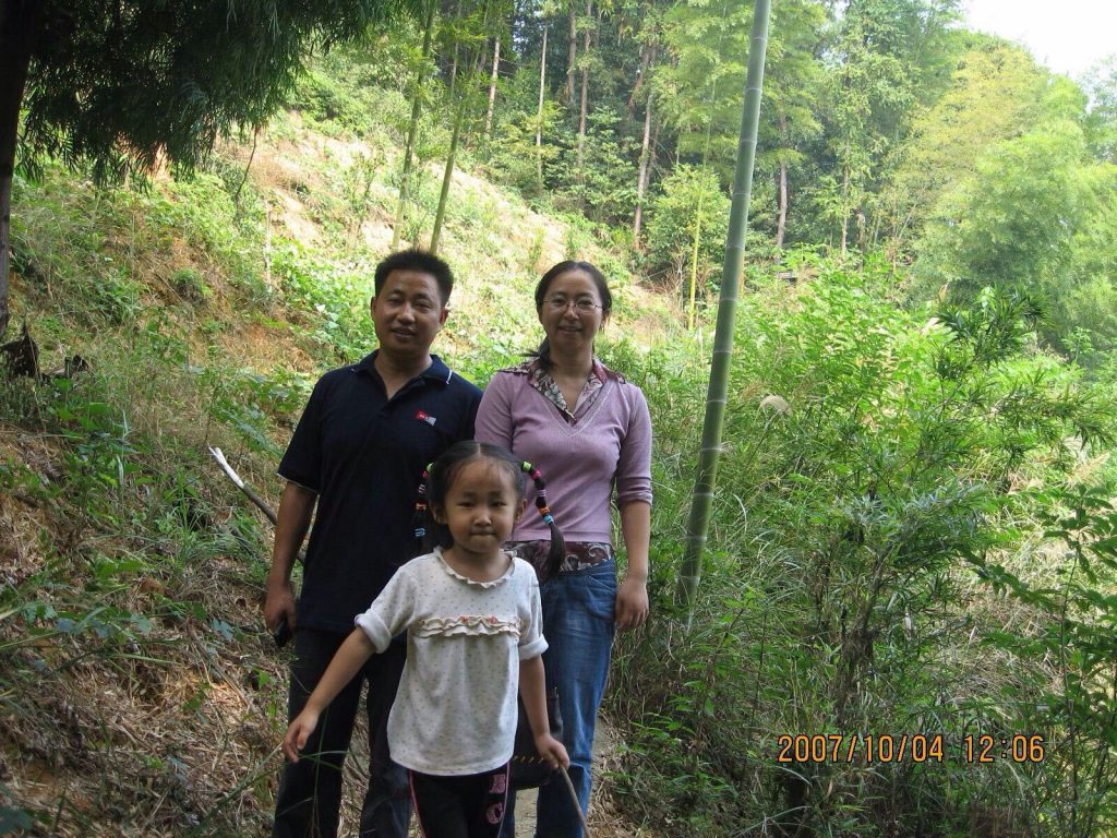 谢阳、陈桂秋与女儿。图片由受访者提供。