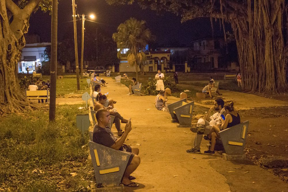控制与审查下的互联网如何危及古巴教育所取得的成就