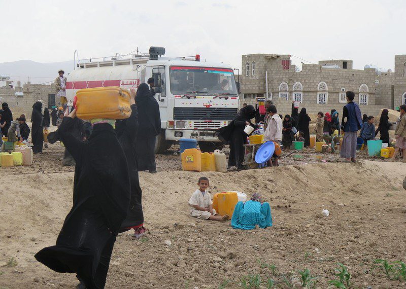 IDPs in Amran City, refilling their jerrycans with water. Due to lack of electricty, it has been difficult to pump water in most areas of Yemen.