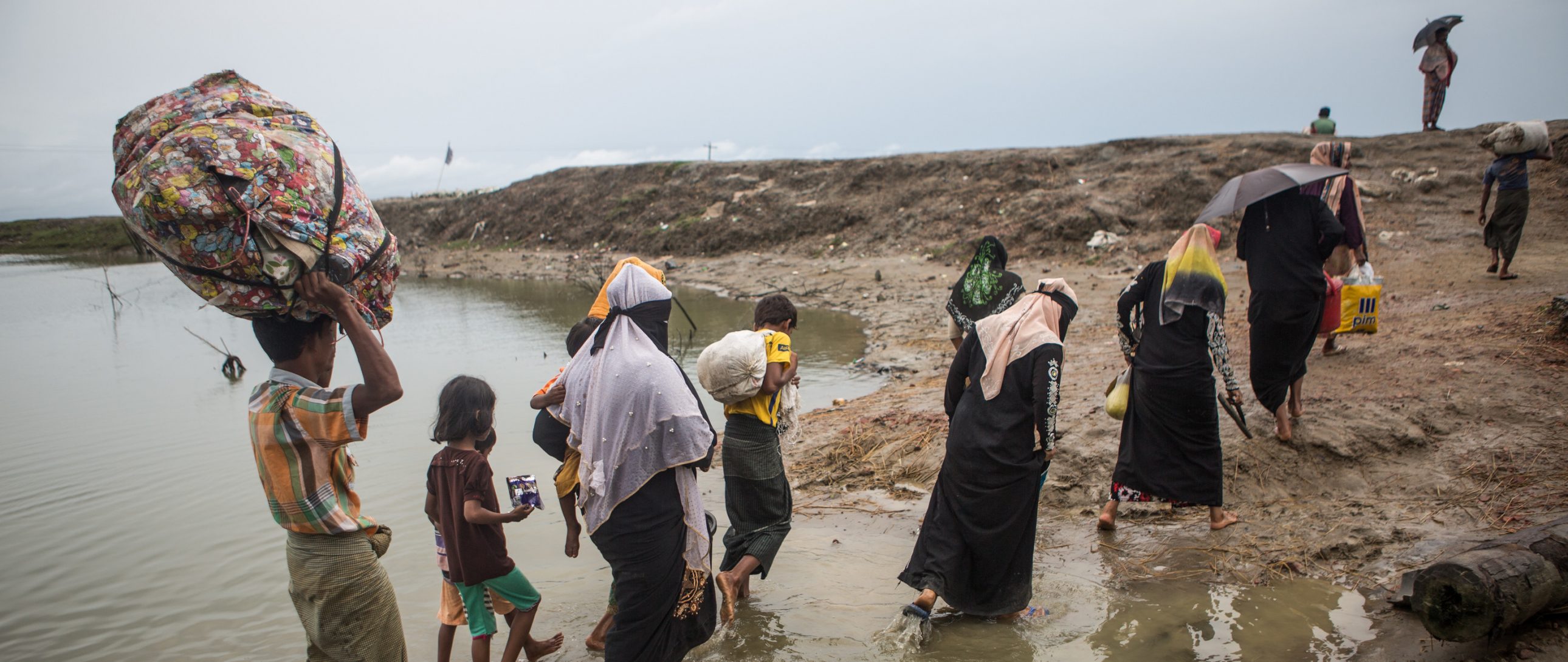 New Rohingya refugees arrive to Bangladesh by boat from Myanmar with what few possessions they were able to carry when fleeing their villages in northern Rakhine State days before, Teknaf, Bangladesh, 28 September 2017. The Myanmar military's scorched-earth campaign continued through late September and early October, driving the number of refugees who have arrived in Bangladesh since 25 August above 520,000. © Andrew Stanbridge / Amnesty International