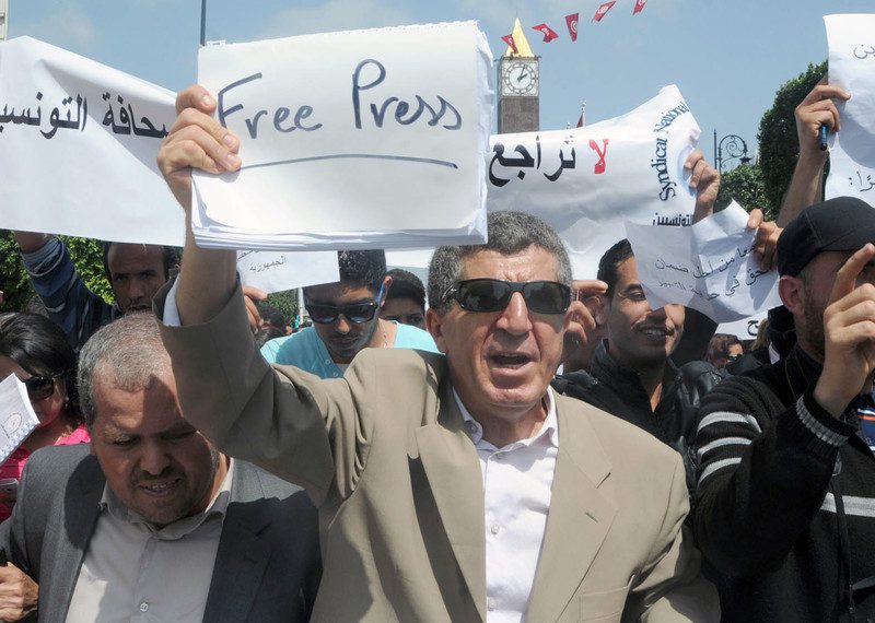 突尼斯亚民众抗议审查，呼吁新闻自由© FETHI BELAID/AFP/Getty Images