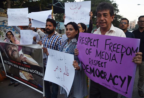 巴基斯坦记者及公民社会抗议对记者的攻击 © RIZWAN TABASSUM/AFP/Getty Images