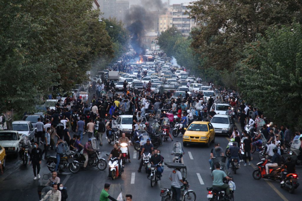  A picture obtained by AFP outside Iran on September 21, 2022, shows Iranian demonstrators taking to the streets of the capital Tehran during a protest for Mahsa Amini, days after she died in police custody. - Protests spread to 15 cities across Iran overnight over the death of the young woman Mahsa Amini after her arrest by the country's morality police, state media reported today.In the fifth night of street rallies, police used tear gas and made arrests to disperse crowds of up to 1,000 people